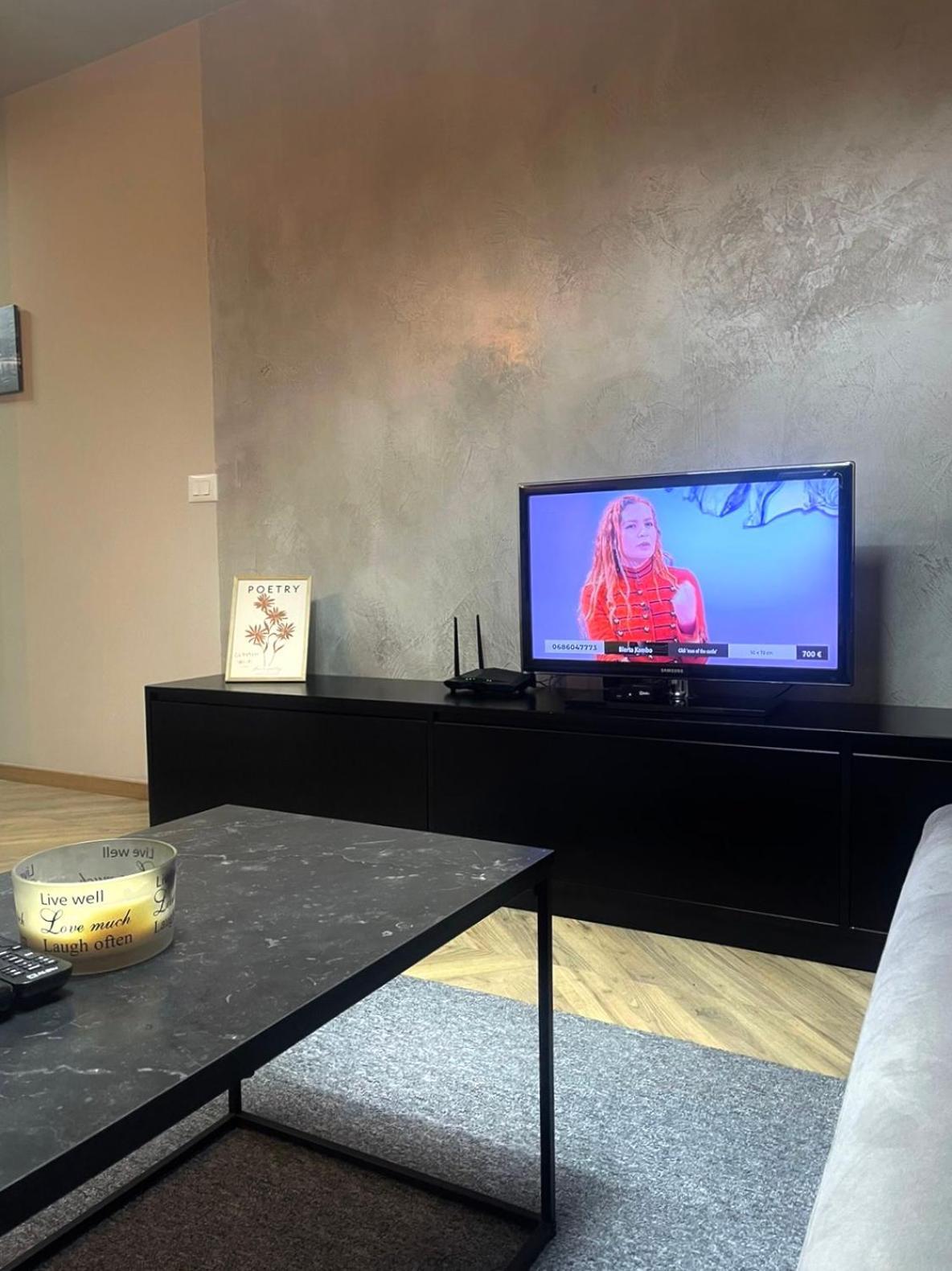 Dea'S Apartment: Hidden Gem Tiranë Ngoại thất bức ảnh